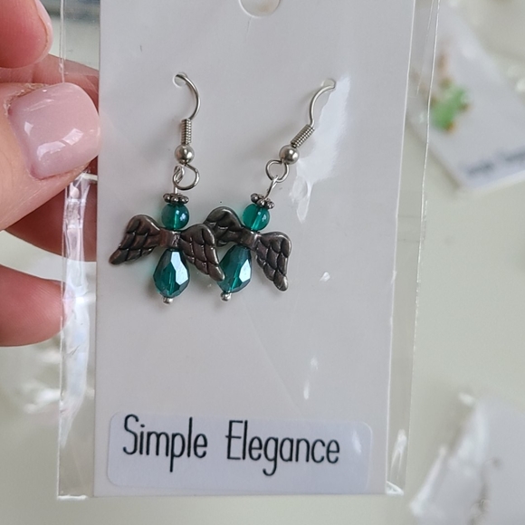 Simple Elegance hand made Christmas earrings - Picture 9 of 9